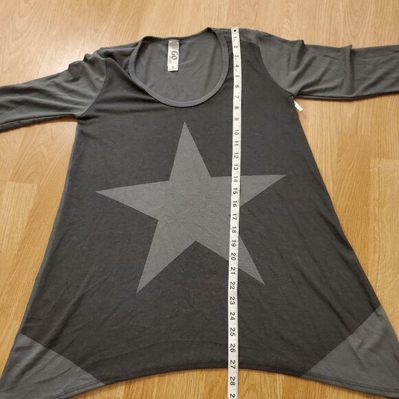 Go Couture Scoop Neck Sharkbite Star Sweater - Picture 8 of 11